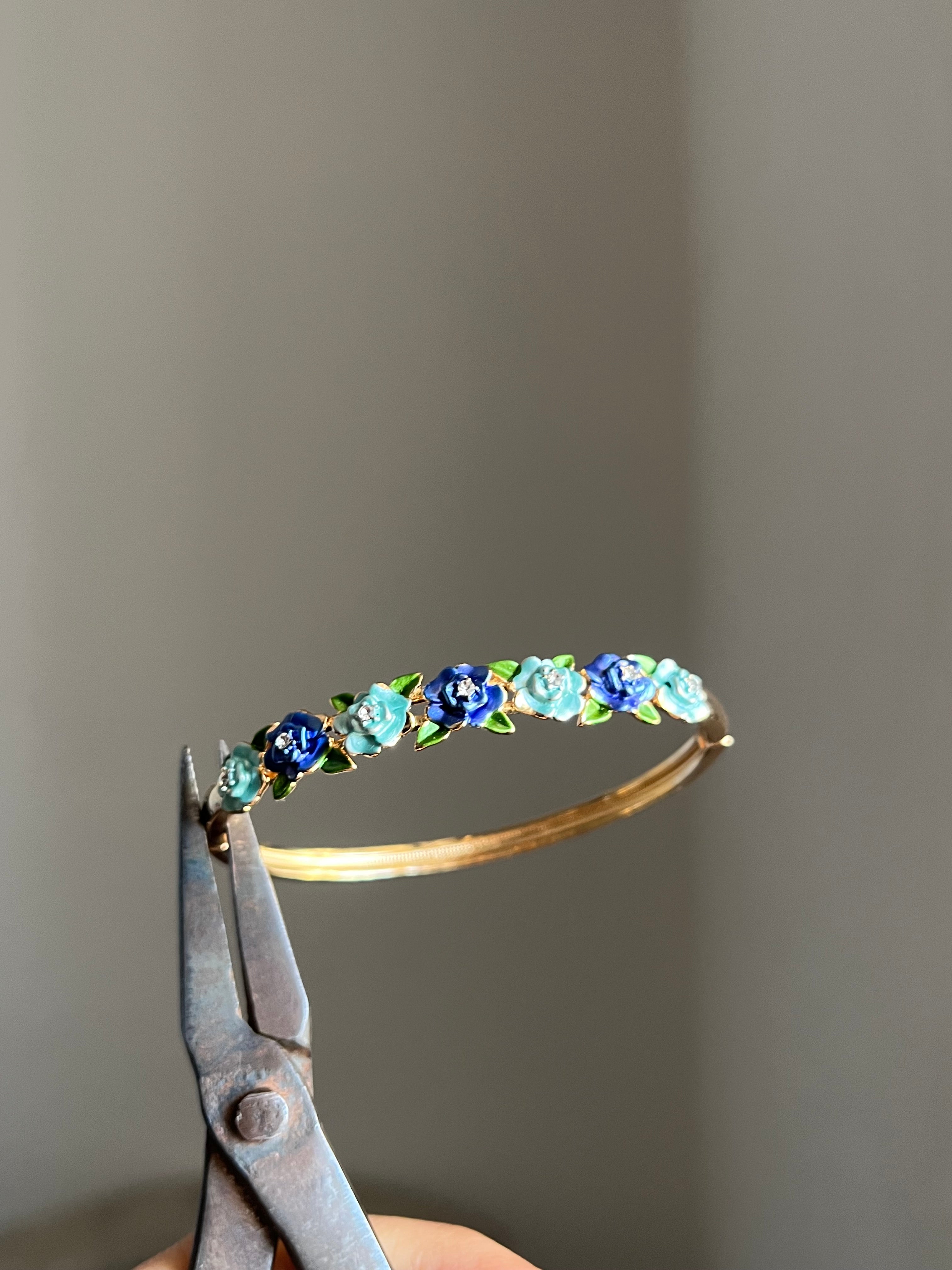 blue mini daisy bangle