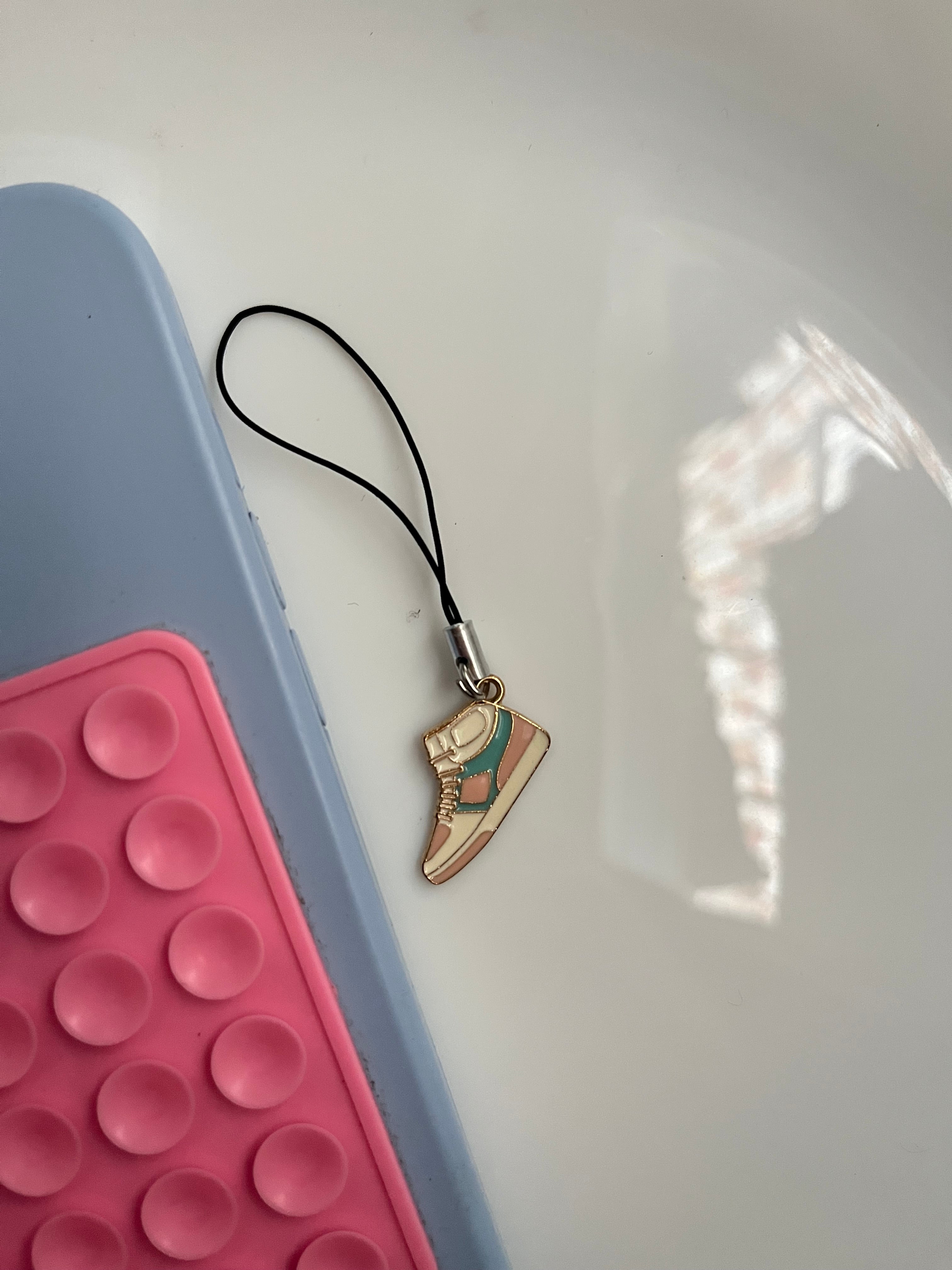 sneaker 2.0 phone hanging