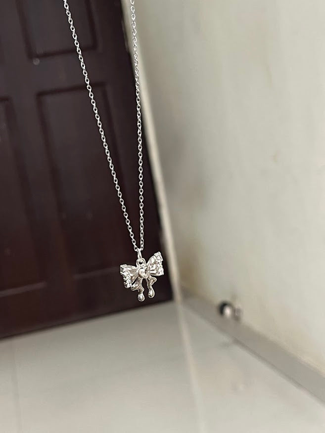 white diamond bow chain